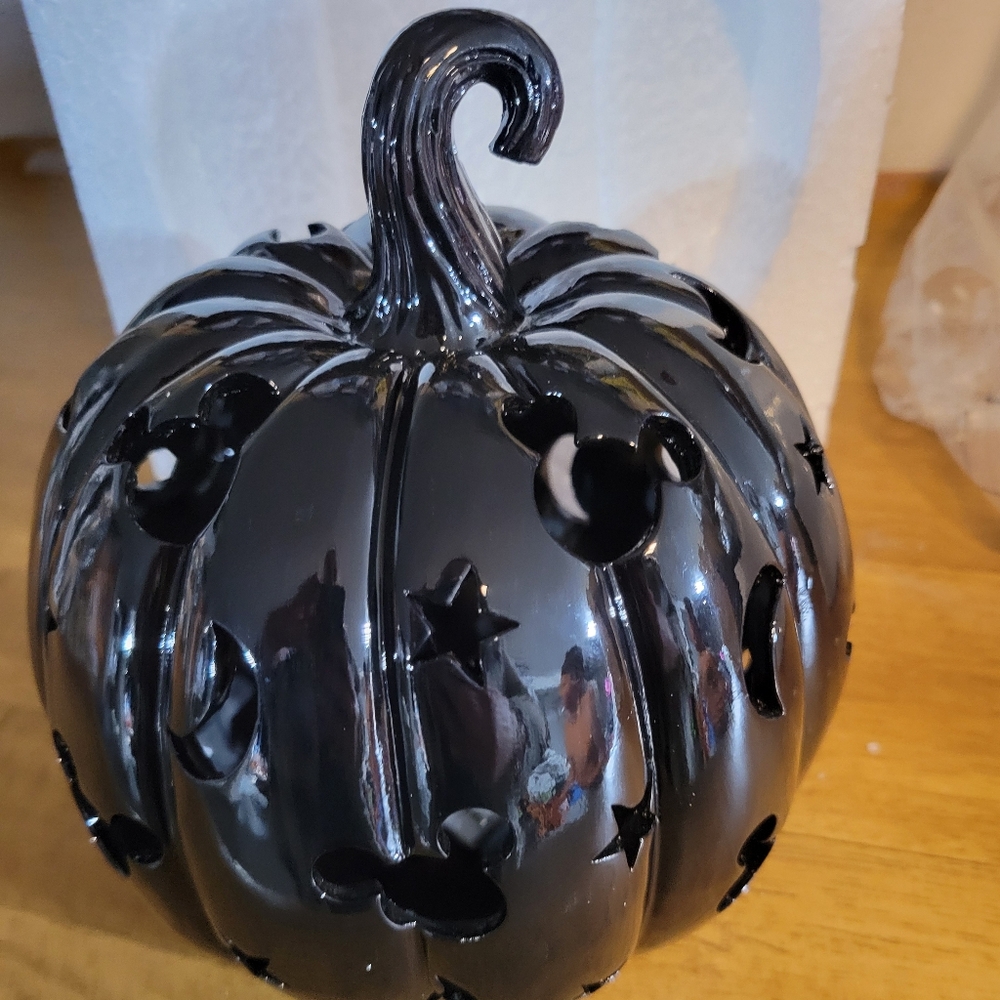 NEW 🎃 Mickey Pumpkin Decor with Color Changing LED Lights Black